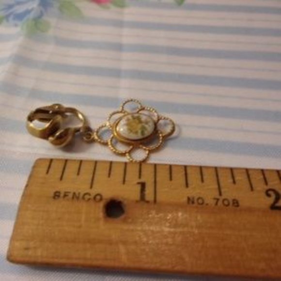 "Dainty Rose Filigree Gold Tone Clip Earrings " - Picture 4 of 6
